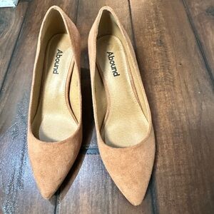 Abound tan suede side 7 pumps block heel